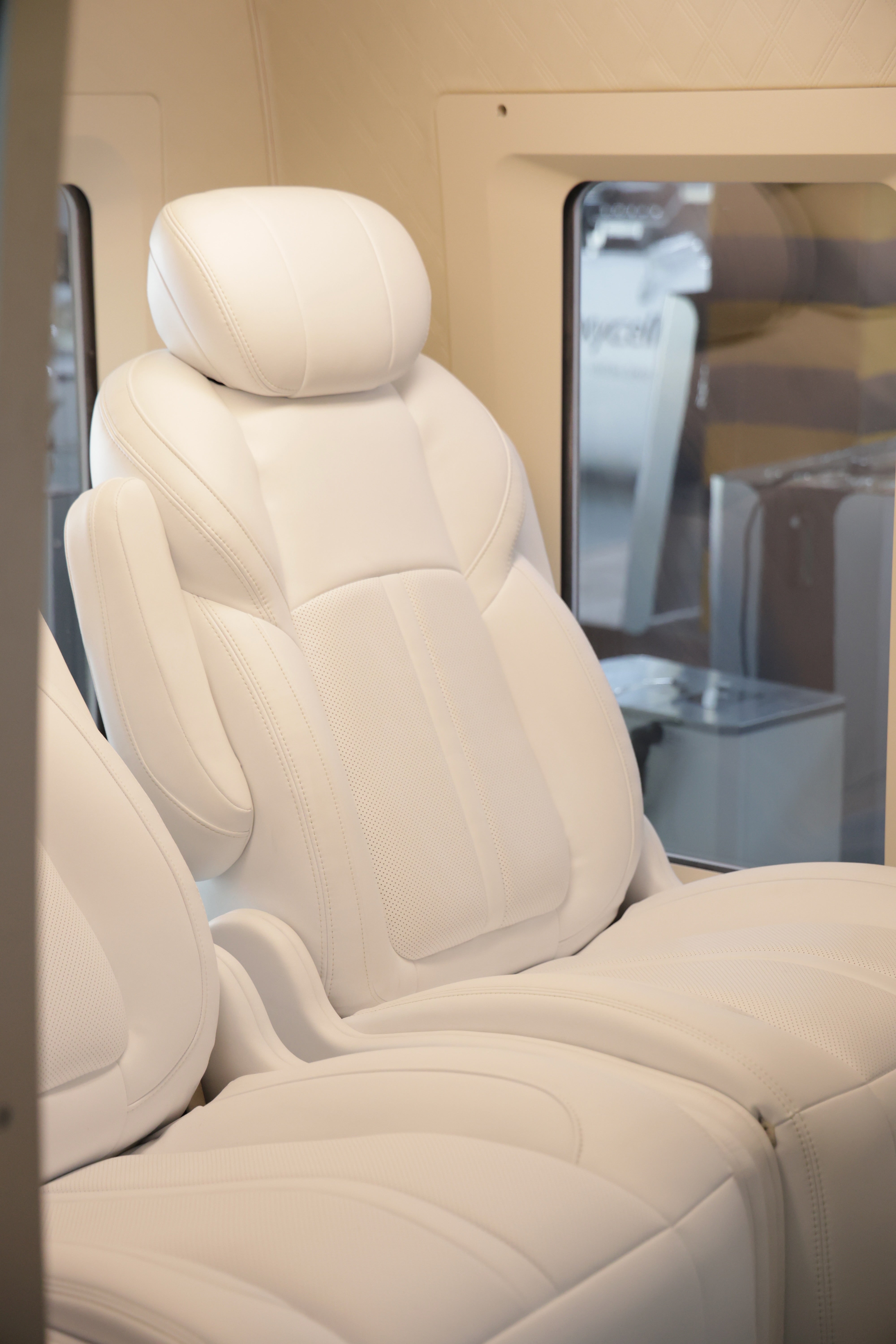 Luxury home hyperbaric chamber for two users